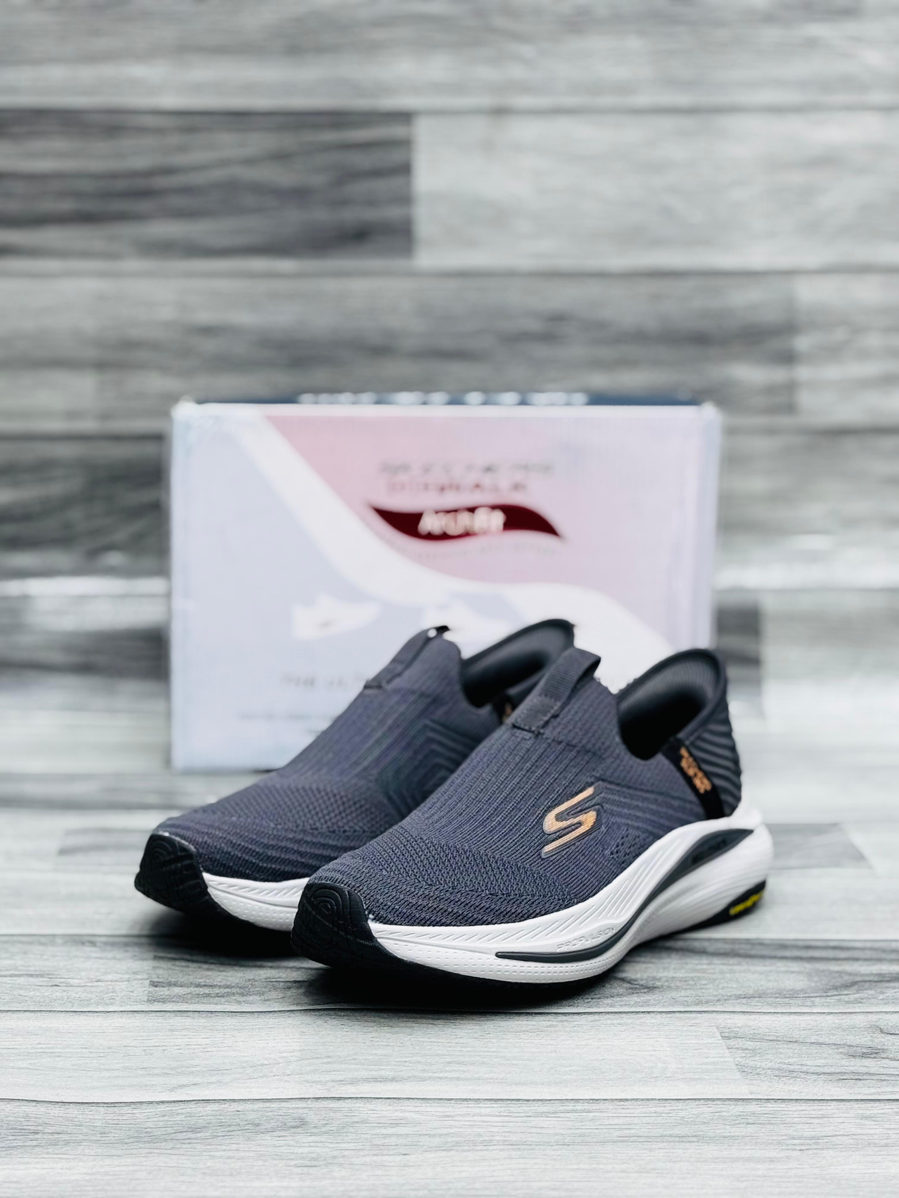 𝗦𝗸𝗲𝗰𝗵𝗲𝗿𝘀 𝗦𝘂𝗽𝗿𝗲𝗺𝗲 𝗠𝗮𝘅 𝗖𝘂𝘀𝗵𝗶𝗼𝗻 𝗠𝗲𝗺𝗼𝗿𝘆 𝗙𝗼𝗮𝗺 - 𝗡𝗮𝘃𝘆 𝗕𝗹𝘂𝗲