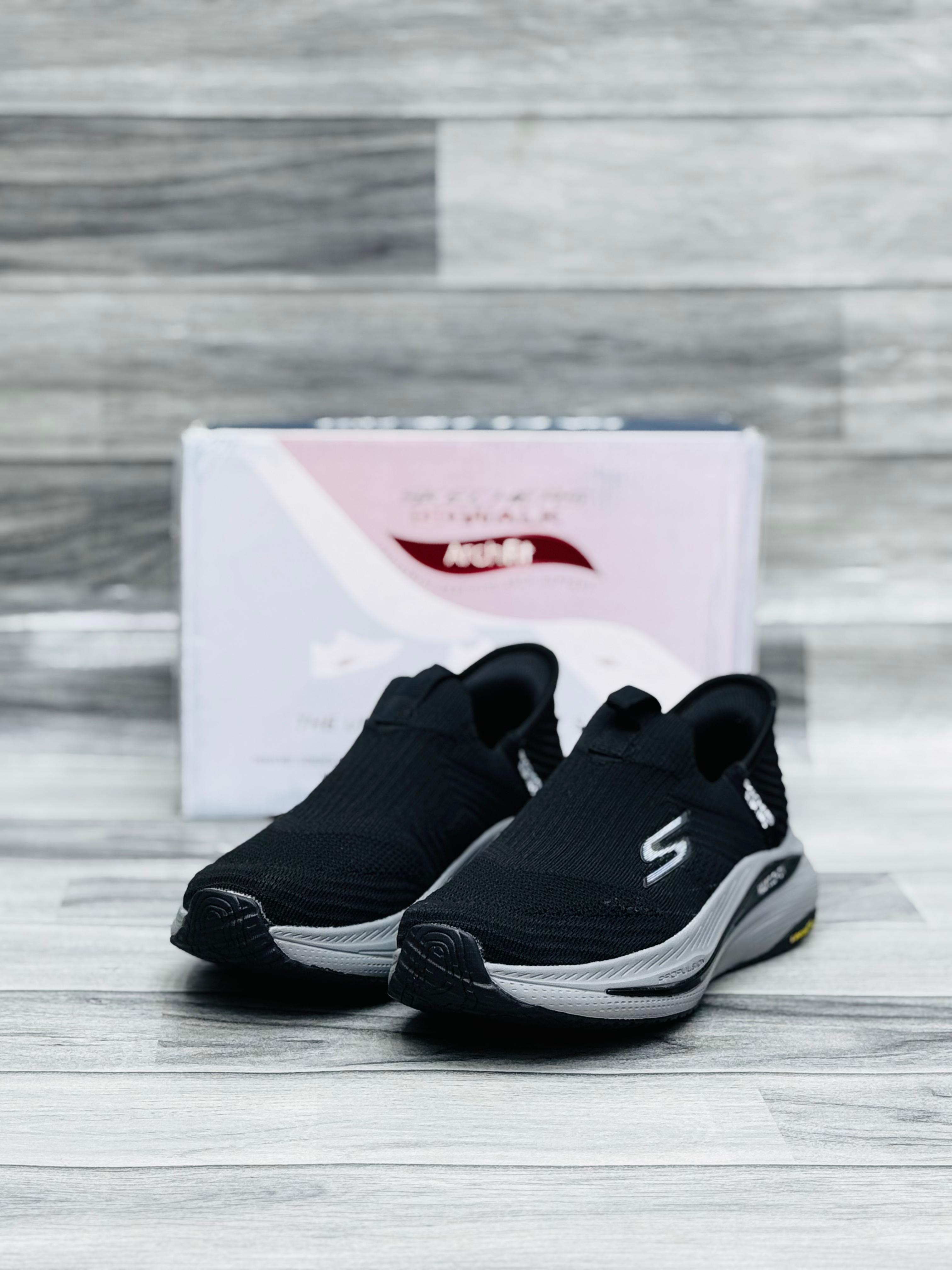 𝗦𝗸𝗲𝗰𝗵𝗲𝗿𝘀 𝗦𝘂𝗽𝗿𝗲𝗺𝗲 𝗠𝗮𝘅 𝗖𝘂𝘀𝗵𝗶𝗼𝗻 𝗠𝗲𝗺𝗼𝗿𝘆 𝗙𝗼𝗮𝗺 - 𝗞𝗻𝗶𝗴𝗵𝘁 𝗕𝗹𝗮𝗰𝗸