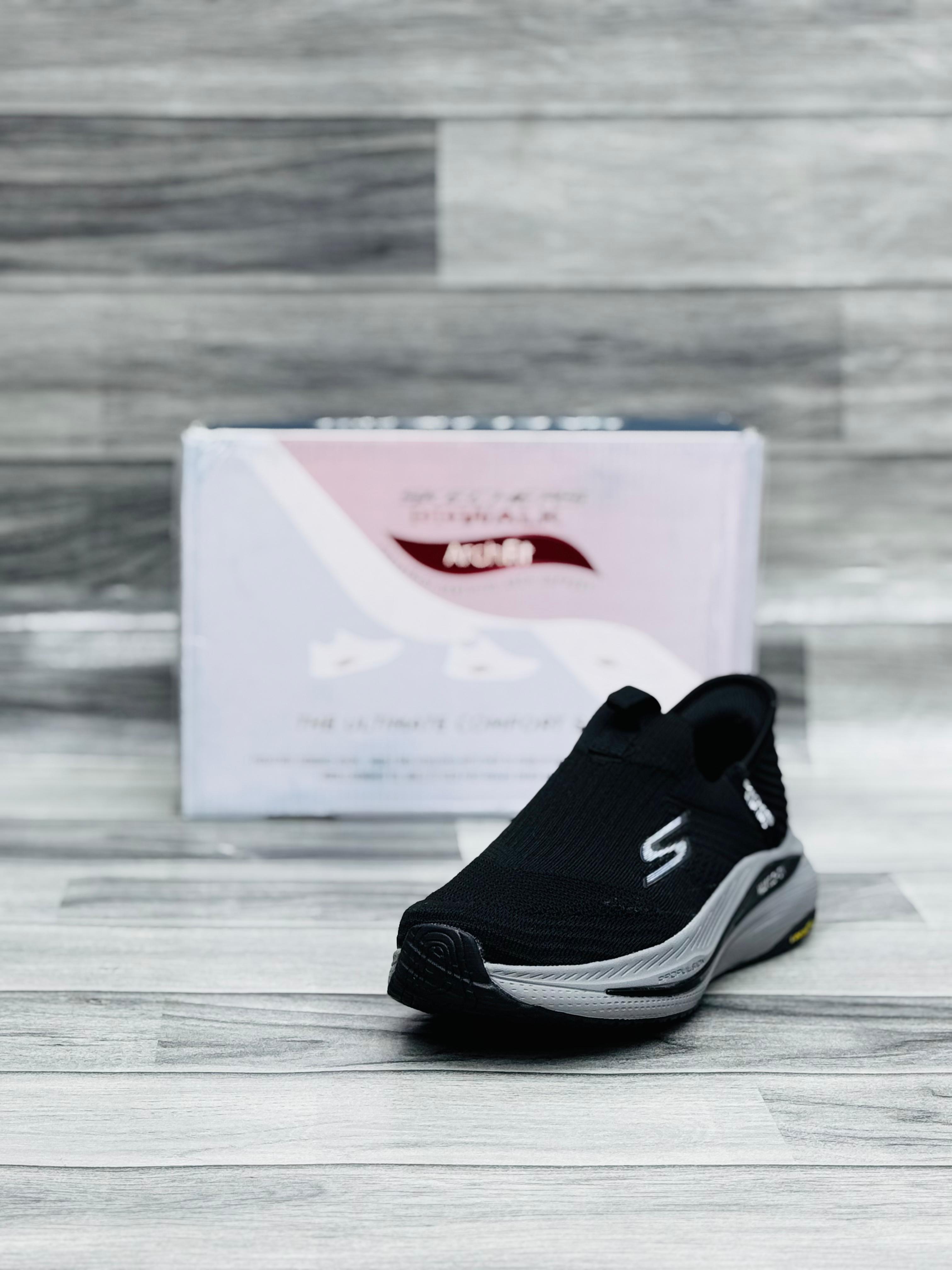 𝗦𝗸𝗲𝗰𝗵𝗲𝗿𝘀 𝗦𝘂𝗽𝗿𝗲𝗺𝗲 𝗠𝗮𝘅 𝗖𝘂𝘀𝗵𝗶𝗼𝗻 𝗠𝗲𝗺𝗼𝗿𝘆 𝗙𝗼𝗮𝗺 - 𝗞𝗻𝗶𝗴𝗵𝘁 𝗕𝗹𝗮𝗰𝗸