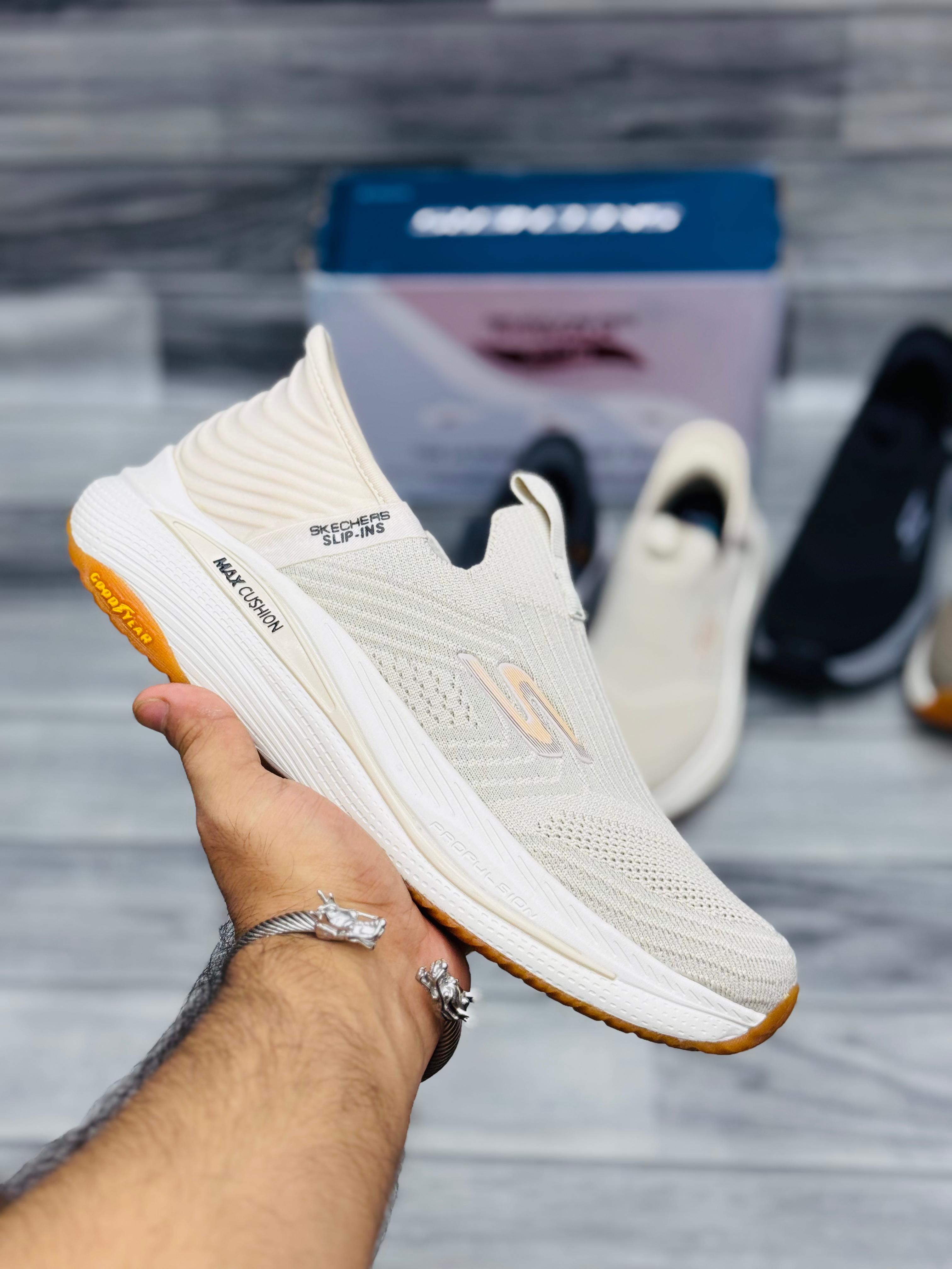 𝗦𝗸𝗲𝗰𝗵𝗲𝗿𝘀 𝗦𝘂𝗽𝗿𝗲𝗺𝗲 𝗠𝗮𝘅 𝗖𝘂𝘀𝗵𝗶𝗼𝗻 𝗠𝗲𝗺𝗼𝗿𝘆 𝗙𝗼𝗮𝗺 - 𝗖𝗿𝗲𝗮𝗺 𝗪𝗵𝗶𝘁𝗲
