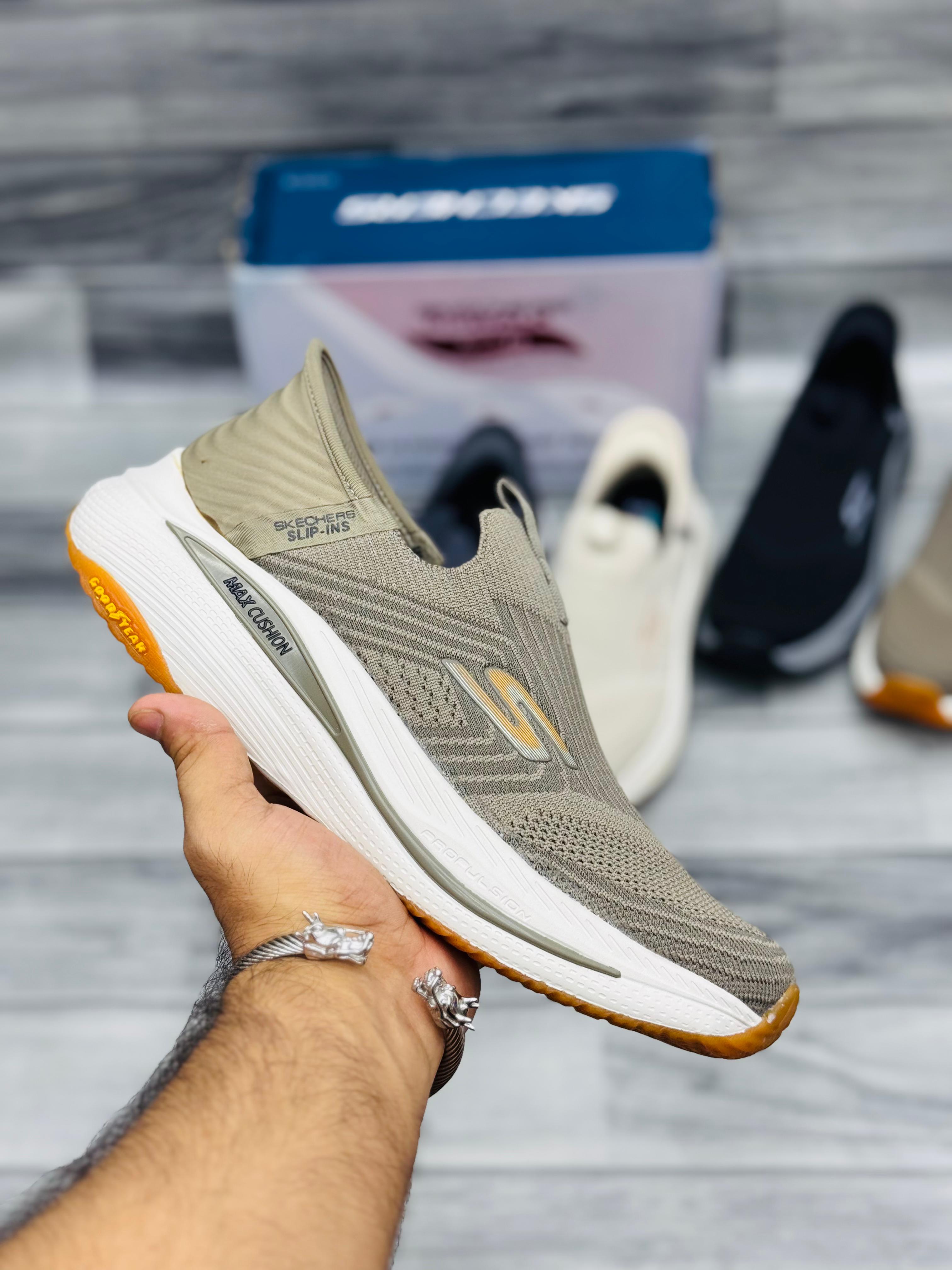𝗦𝗸𝗲𝗰𝗵𝗲𝗿𝘀 𝗦𝘂𝗽𝗿𝗲𝗺𝗲 𝗠𝗮𝘅 𝗖𝘂𝘀𝗵𝗶𝗼𝗻 𝗠𝗲𝗺𝗼𝗿𝘆 𝗙𝗼𝗮𝗺 - 𝗖𝗮𝗺𝗲𝗹 𝗕𝗿𝗼𝘄𝗻