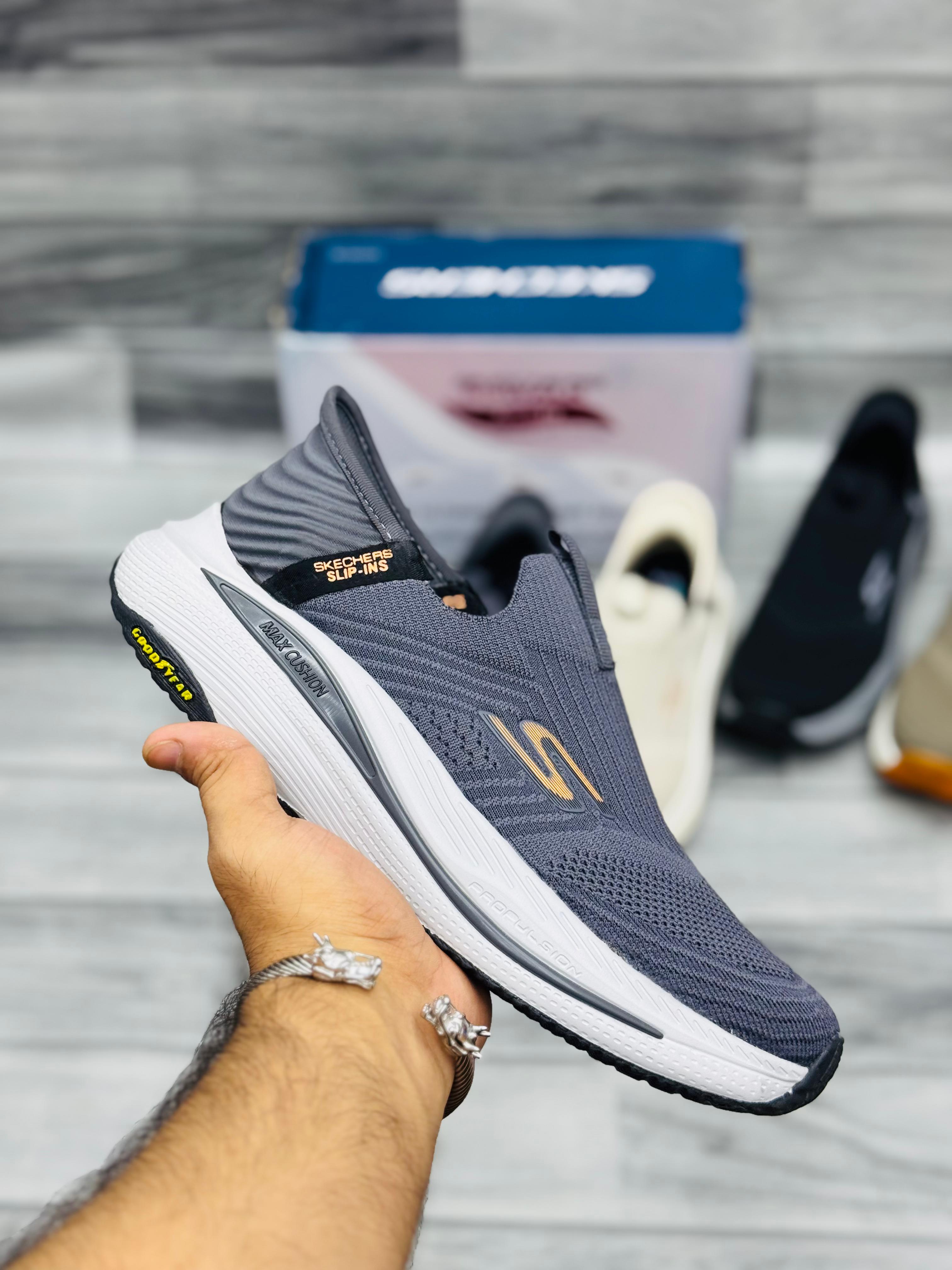 𝗦𝗸𝗲𝗰𝗵𝗲𝗿𝘀 𝗦𝘂𝗽𝗿𝗲𝗺𝗲 𝗠𝗮𝘅 𝗖𝘂𝘀𝗵𝗶𝗼𝗻 𝗠𝗲𝗺𝗼𝗿𝘆 𝗙𝗼𝗮𝗺 - 𝗡𝗮𝘃𝘆 𝗕𝗹𝘂𝗲