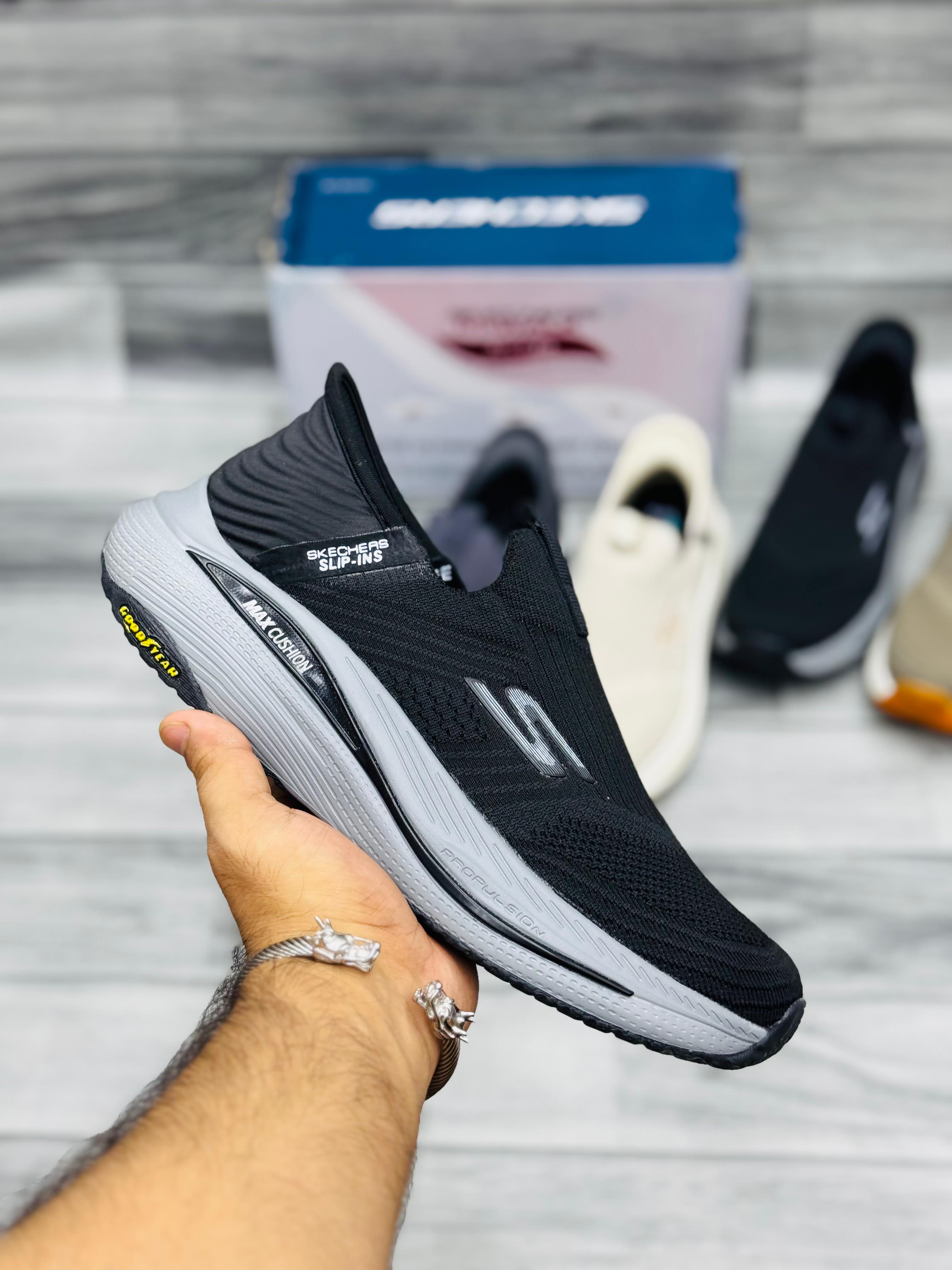 𝗦𝗸𝗲𝗰𝗵𝗲𝗿𝘀 𝗦𝘂𝗽𝗿𝗲𝗺𝗲 𝗠𝗮𝘅 𝗖𝘂𝘀𝗵𝗶𝗼𝗻 𝗠𝗲𝗺𝗼𝗿𝘆 𝗙𝗼𝗮𝗺 - 𝗞𝗻𝗶𝗴𝗵𝘁 𝗕𝗹𝗮𝗰𝗸