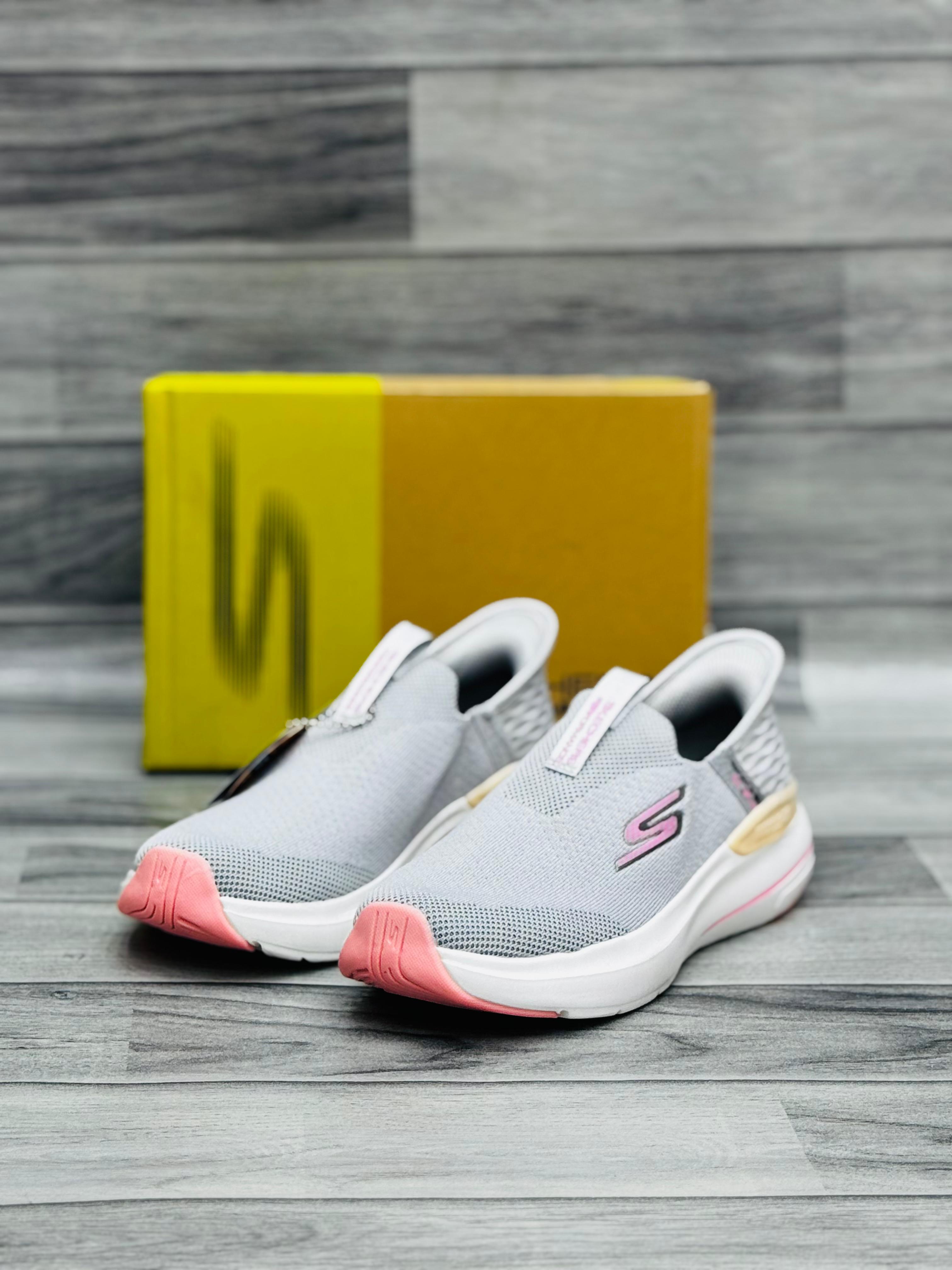 𝗦𝗸𝗲𝗰𝗵𝗲𝗿𝘀 𝗛𝘆𝗽𝗲𝗿 𝗕𝘂𝗿𝘀𝘁 – 𝗪𝗼𝗺𝗲𝗻’𝘀 𝗖𝗼𝗹𝗹𝗲𝗰𝘁𝗶𝗼𝗻 - 𝗚𝗿𝗲𝘆 𝗣𝗶𝗻𝗸