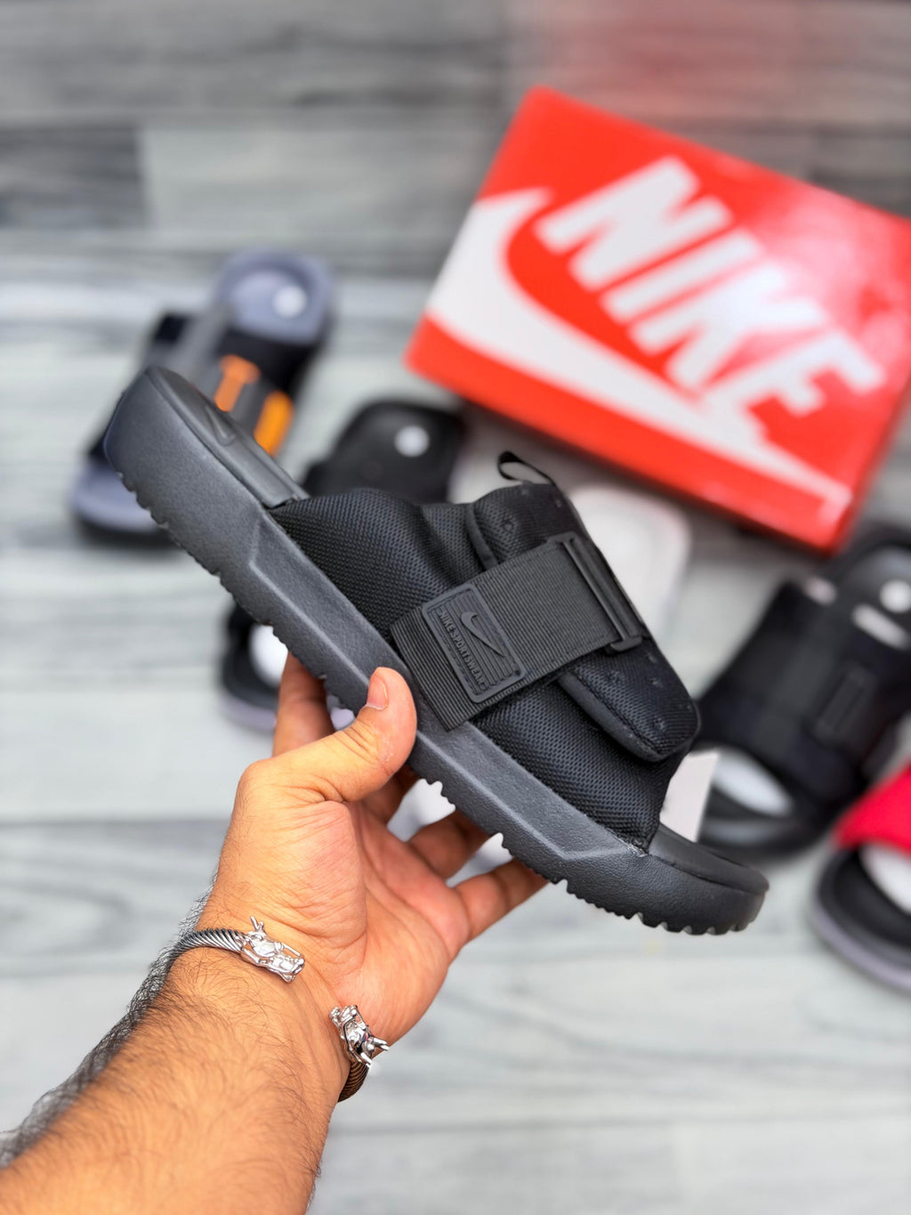 𝗡𝗶𝗸𝗲 𝗔𝘀𝘂𝗻𝗮 𝟯 𝗦𝗹𝗶𝗱𝗲𝘀 - 𝗕𝗹𝗮𝗰𝗸 - 𝗢𝗿𝗶𝗴𝗶𝗻𝗮𝗹