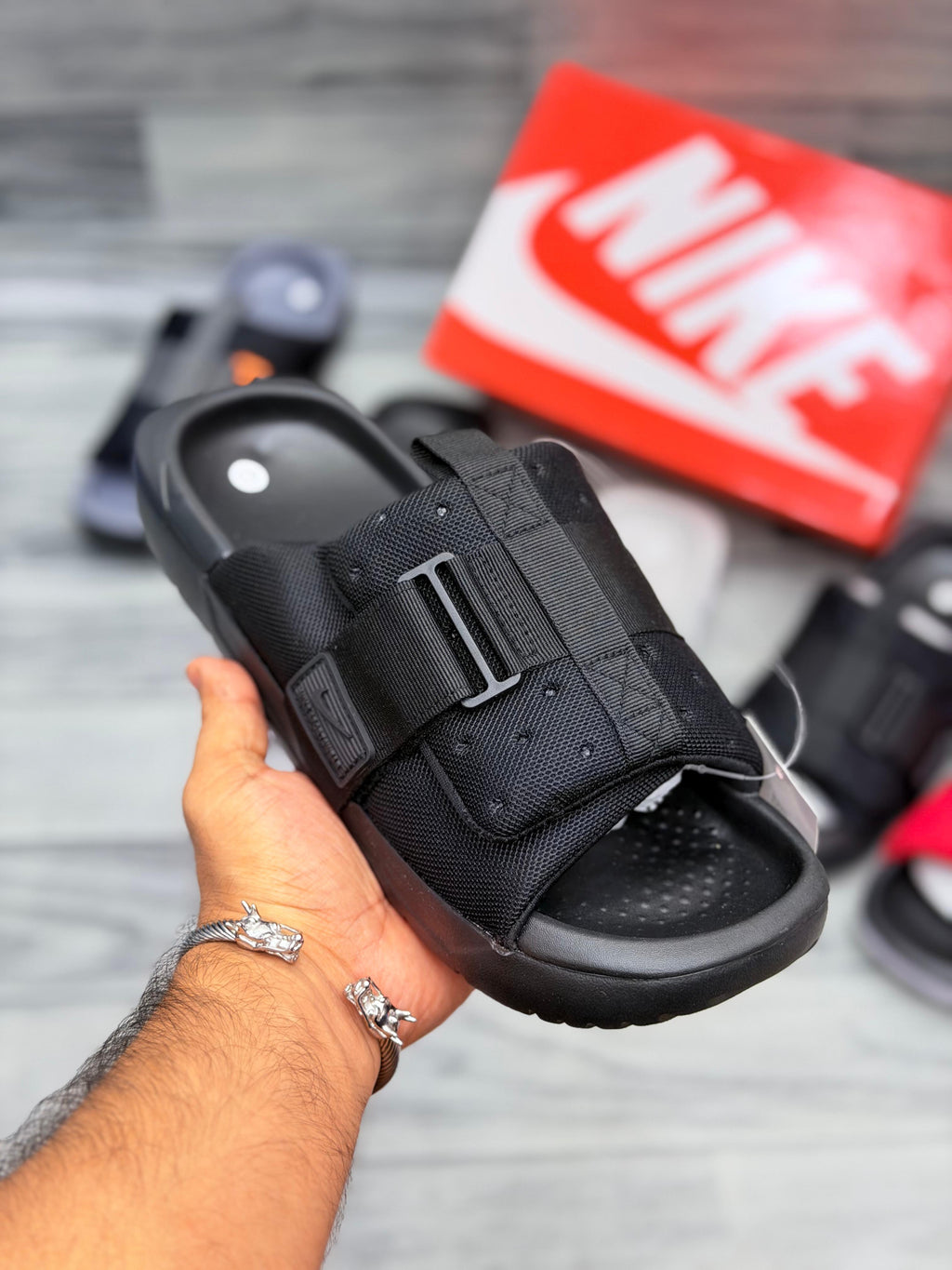 𝗡𝗶𝗸𝗲 𝗔𝘀𝘂𝗻𝗮 𝟯 𝗦𝗹𝗶𝗱𝗲𝘀 - 𝗕𝗹𝗮𝗰𝗸 - 𝗢𝗿𝗶𝗴𝗶𝗻𝗮𝗹