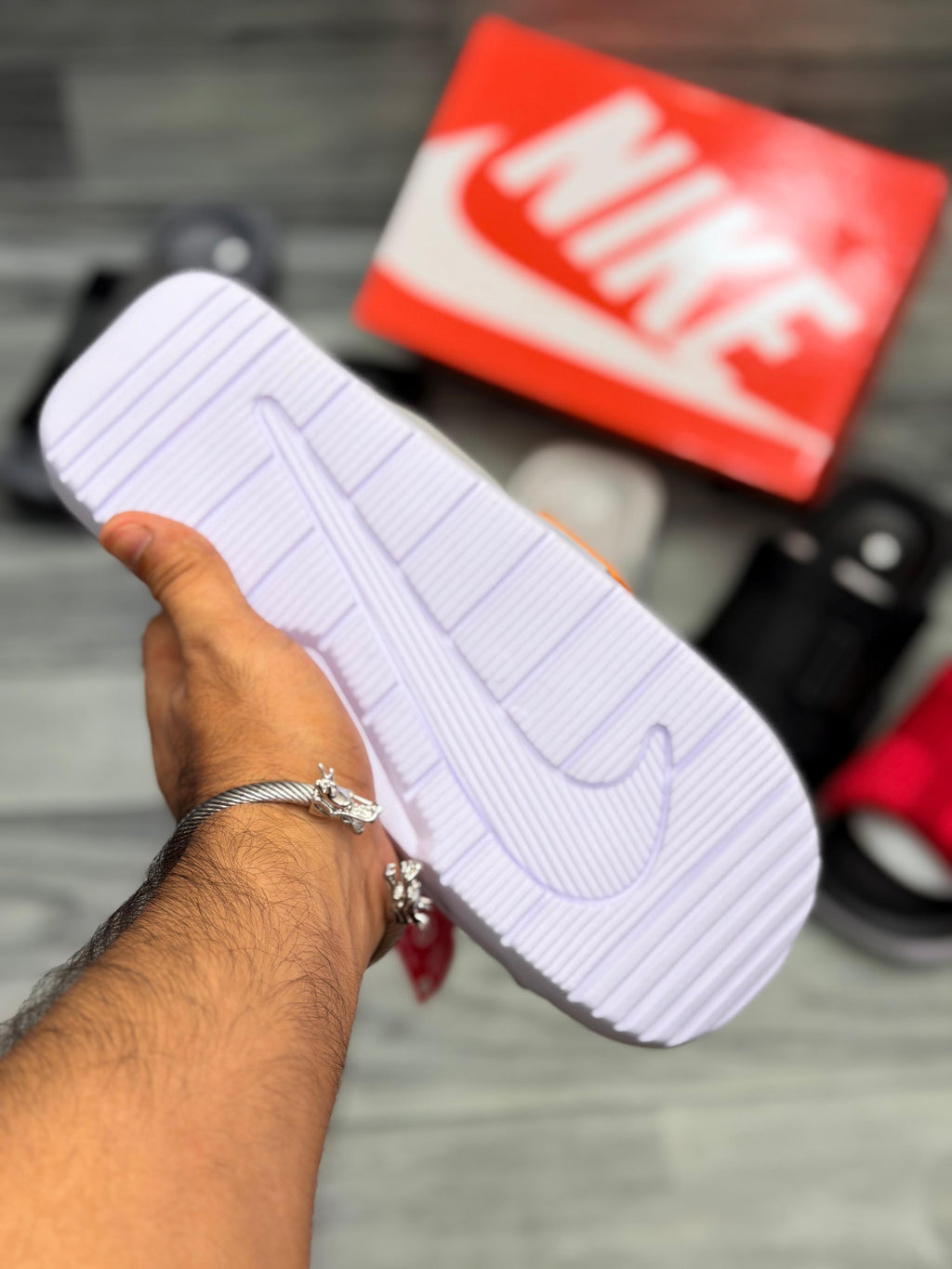 𝗡𝗶𝗸𝗲 𝗔𝘀𝘂𝗻𝗮 𝟯 𝗦𝗹𝗶𝗱𝗲𝘀 - 𝗚𝗿𝗲𝘆 𝗪𝗵𝗶𝘁𝗲 - 𝗢𝗿𝗶𝗴𝗶𝗻𝗮𝗹