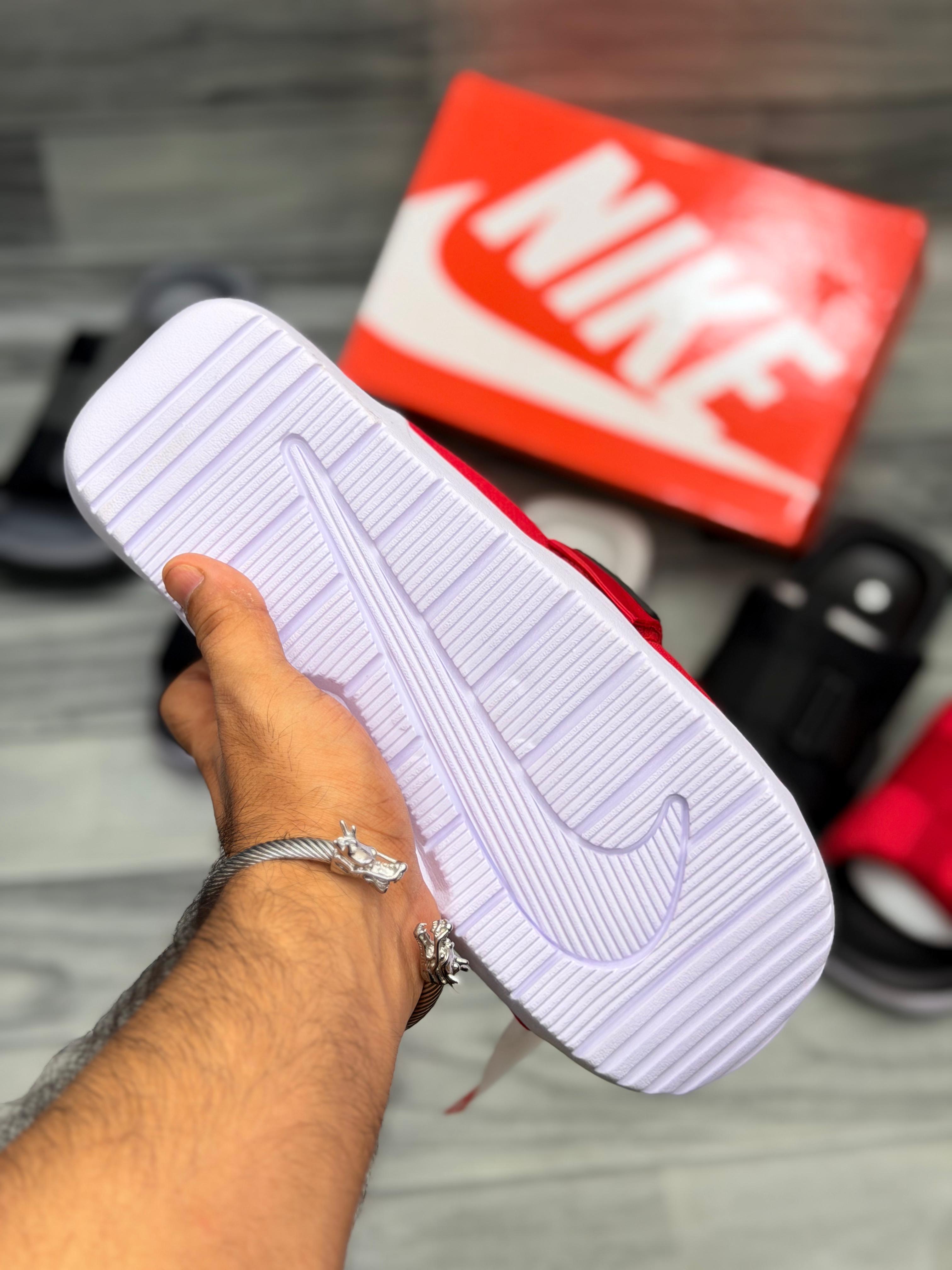 𝗡𝗶𝗸𝗲 𝗔𝘀𝘂𝗻𝗮 𝟯 𝗦𝗹𝗶𝗱𝗲𝘀 - 𝗕𝗹𝗮𝗰𝗸/𝗪𝗵𝗶𝘁𝗲 - 𝗢𝗿𝗶𝗴𝗶𝗻𝗮𝗹