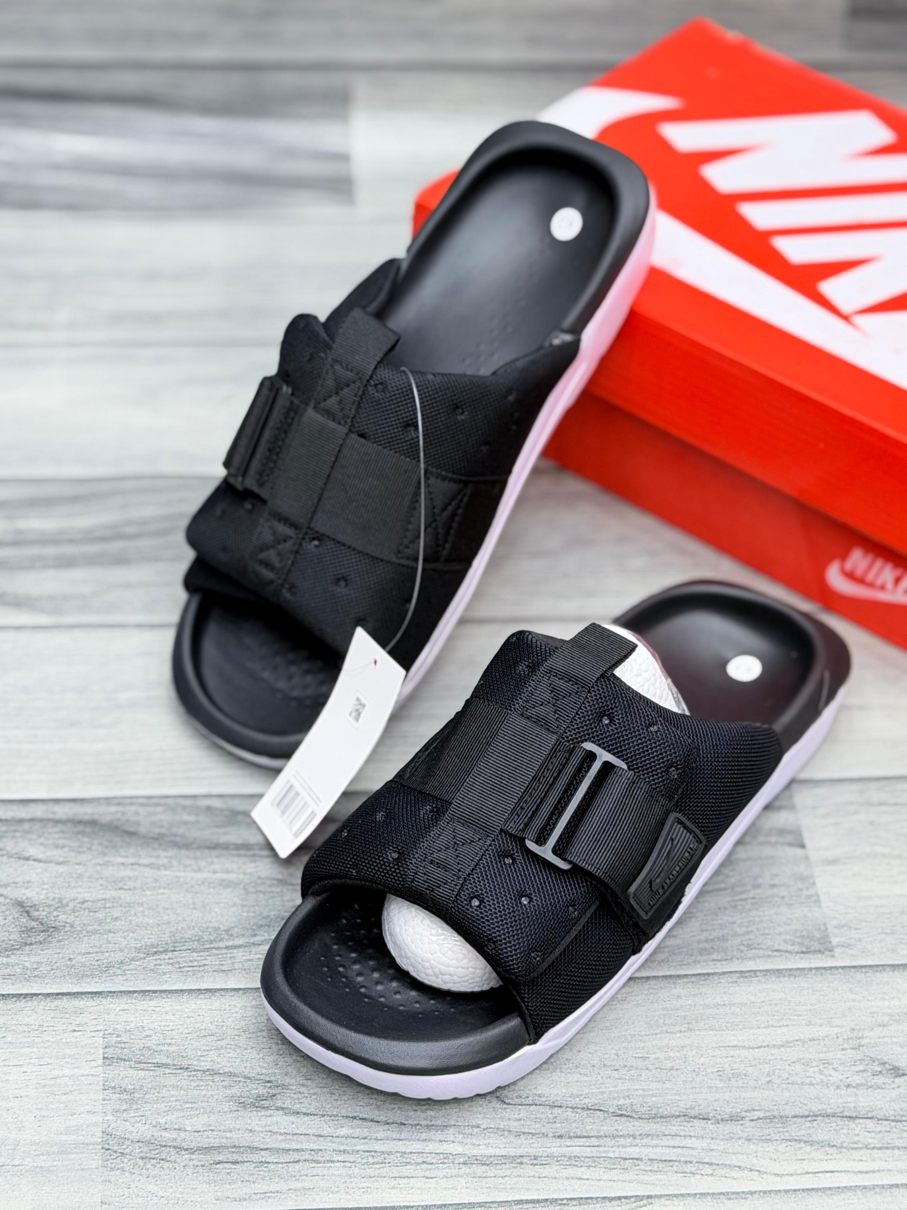 𝗡𝗶𝗸𝗲 𝗔𝘀𝘂𝗻𝗮 𝟯 𝗦𝗹𝗶𝗱𝗲𝘀 - 𝗕𝗹𝗮𝗰𝗸/𝗪𝗵𝗶𝘁𝗲 - 𝗢𝗿𝗶𝗴𝗶𝗻𝗮𝗹