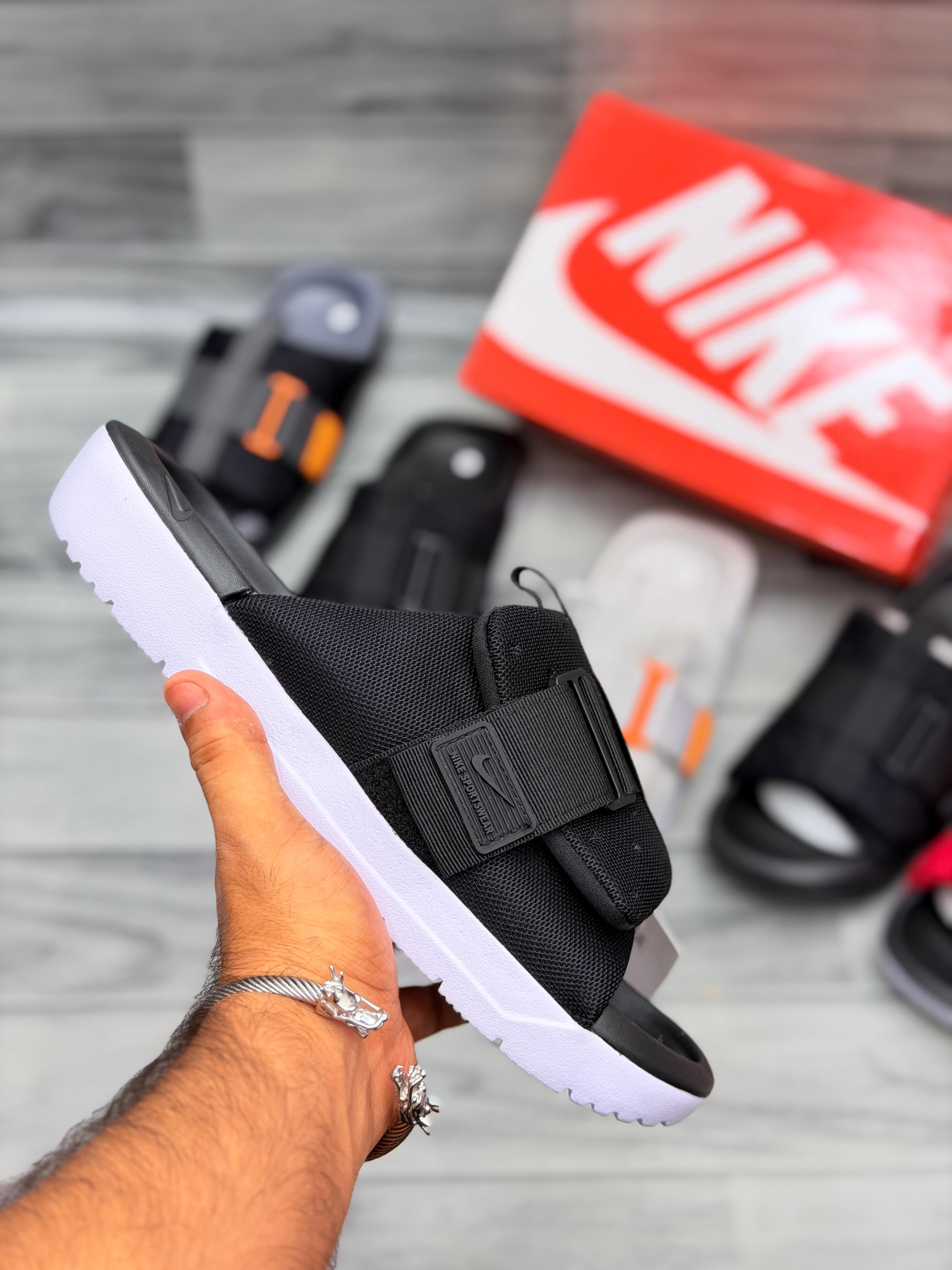 𝗡𝗶𝗸𝗲 𝗔𝘀𝘂𝗻𝗮 𝟯 𝗦𝗹𝗶𝗱𝗲𝘀 - 𝗕𝗹𝗮𝗰𝗸/𝗪𝗵𝗶𝘁𝗲 - 𝗢𝗿𝗶𝗴𝗶𝗻𝗮𝗹